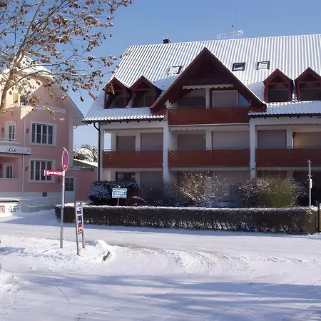 아파트 Gaestehaus Lamprecht *